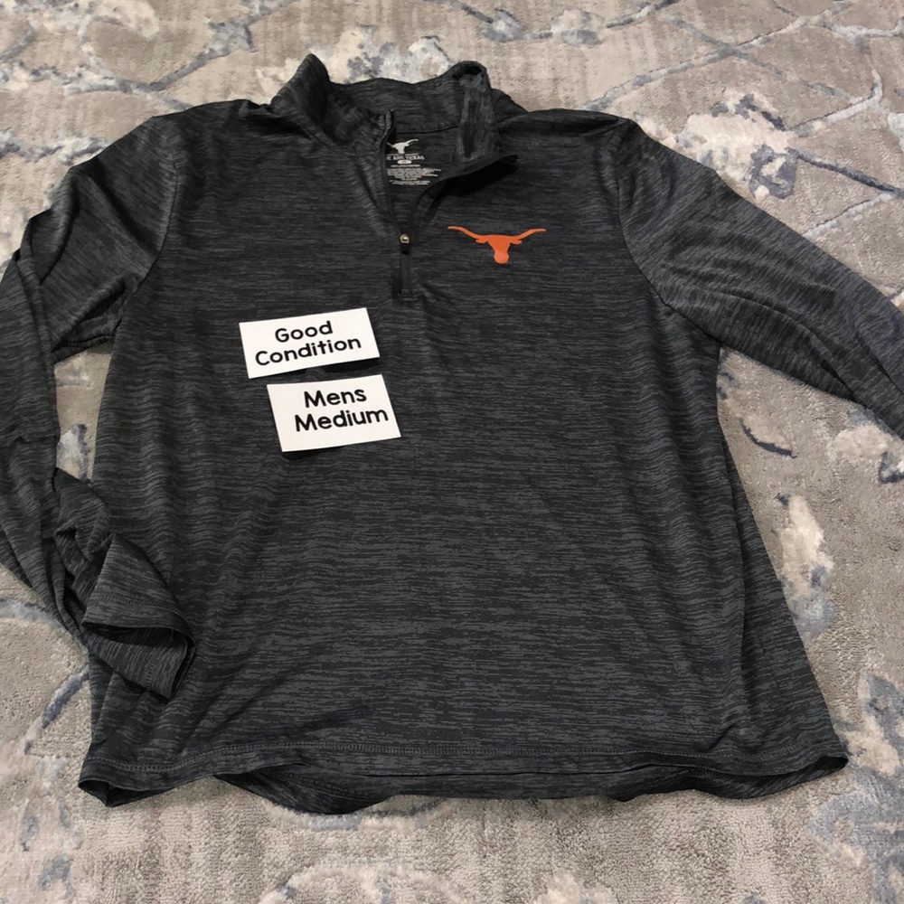 Good condition! Heather grey 1/4 zip.  Medium